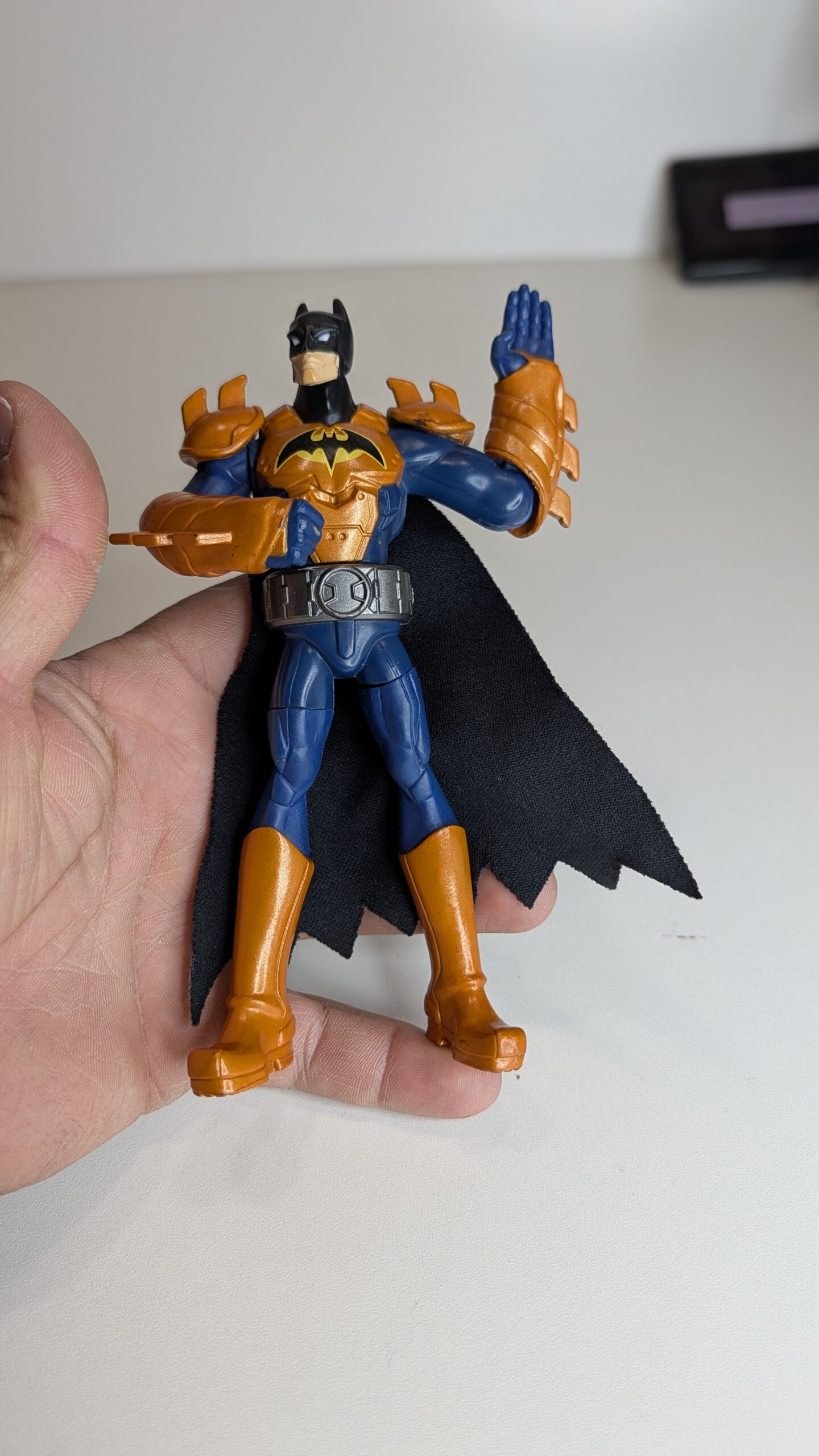 FIGURA DE MATTEL BATMAN BATARANG BLAST 2011 - DC COMICS – 79 GRAMAS – #5 USADO - Imagem 3