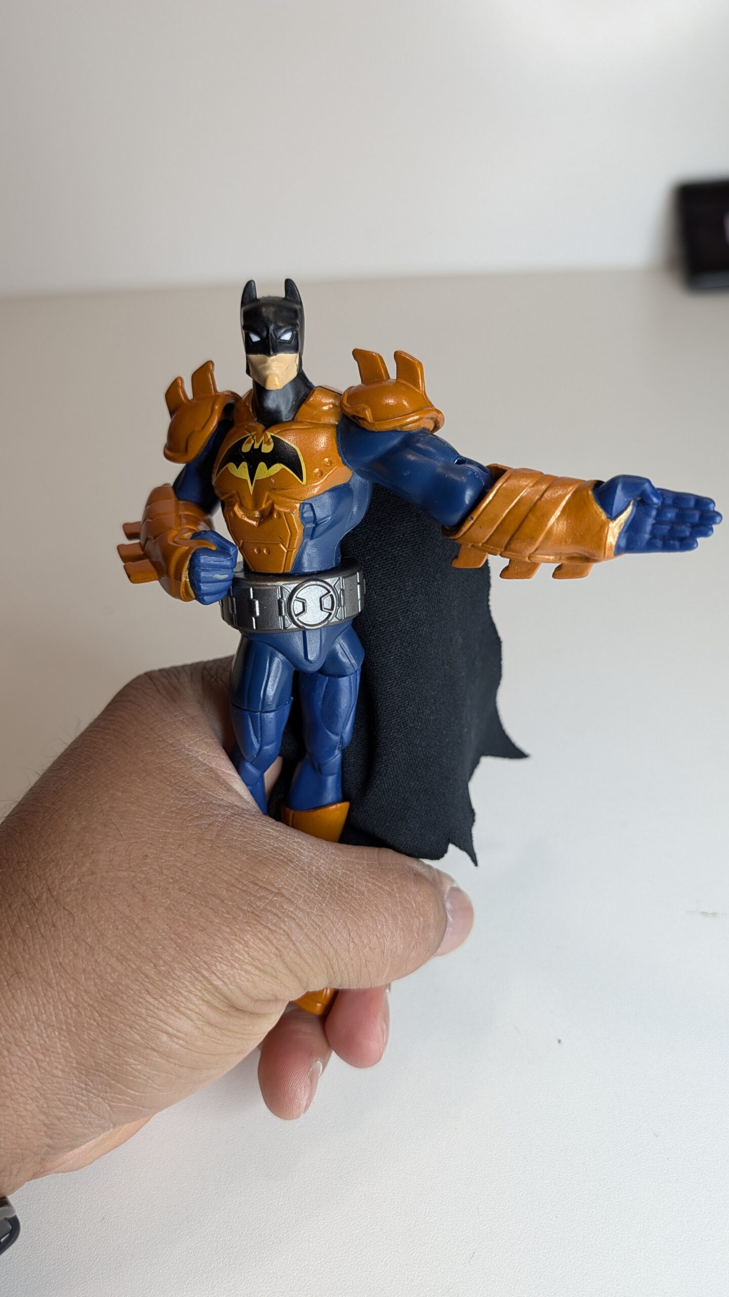 FIGURA DE MATTEL BATMAN BATARANG BLAST 2011 - DC COMICS – 79 GRAMAS – #5 USADO - Imagem 4