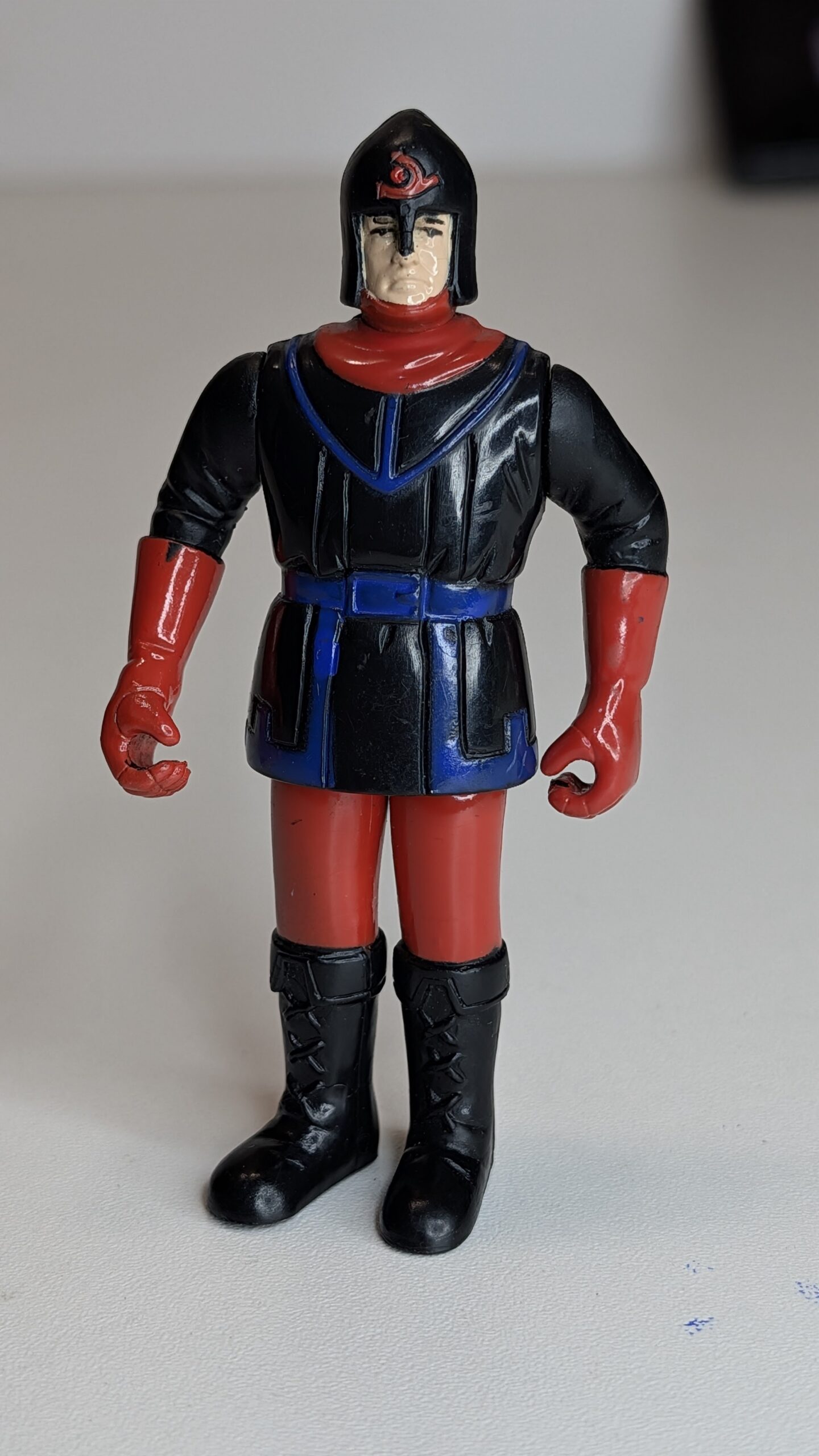 FIGURA DE MEDIVAL FANTASY RED AND BLACK KNIGHT – 17 GRAMAS – #5 USADO