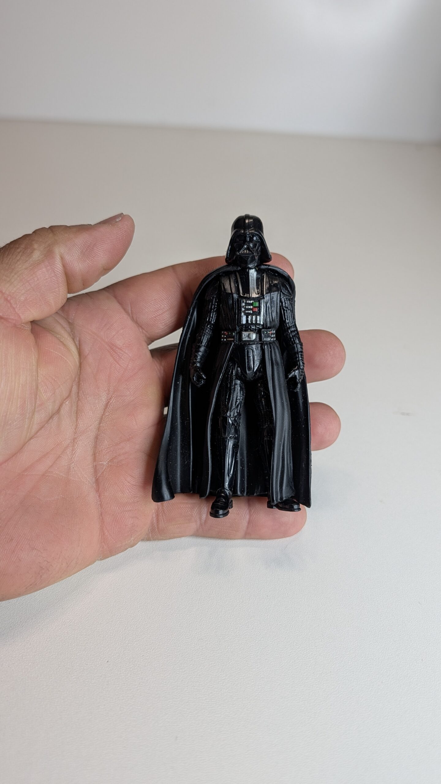 FIGURA DE HASBRO STARWARS DARTH VADER 2019 - STARWARS – 46 GRAMAS – #5 USADO - Imagem 3