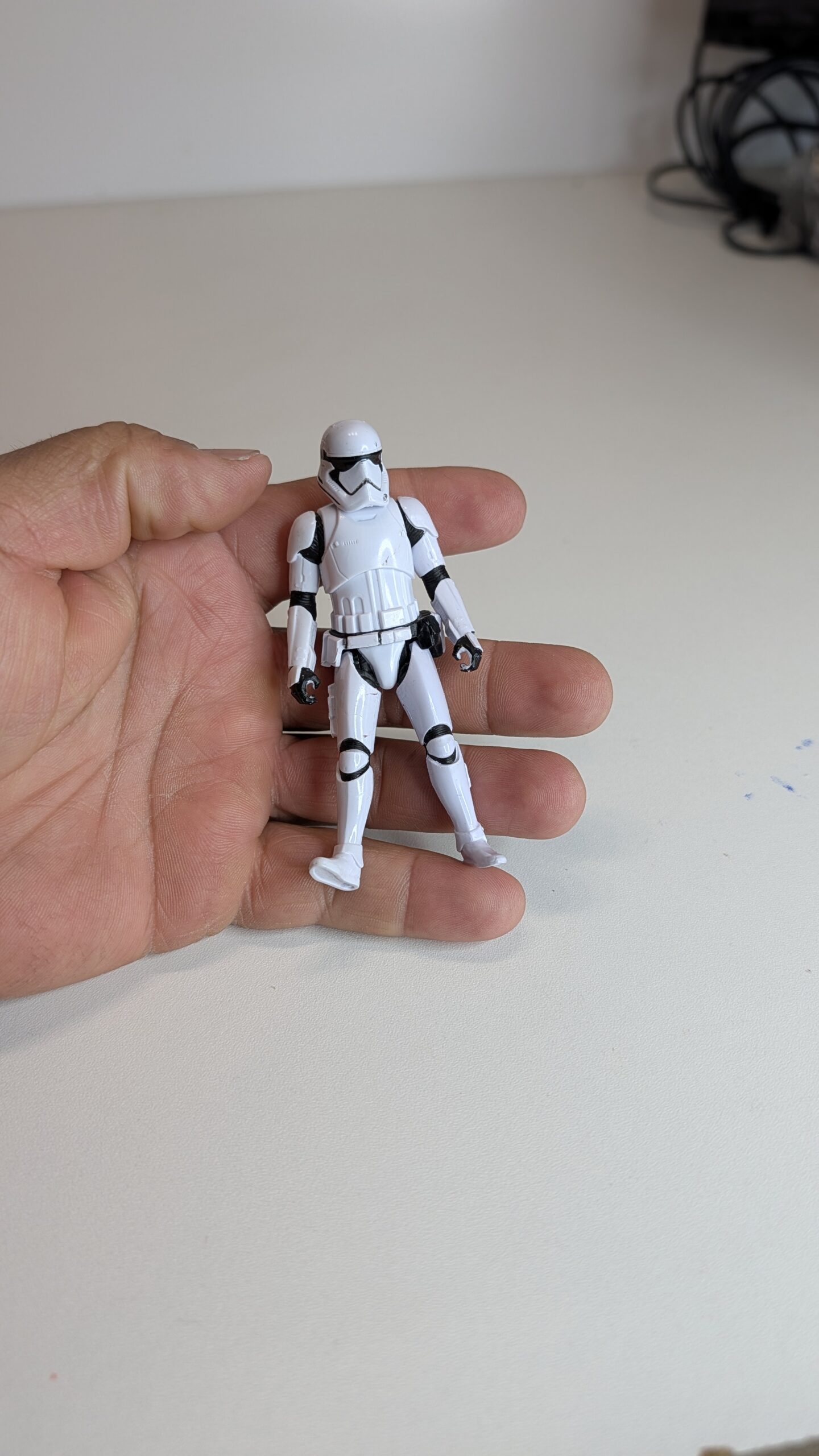FIGURA DE HASBRO STARWARS FIRST ORDER STORMTROOPER- STARWARS – 19 GRAMAS – #5 USADO - Imagem 3