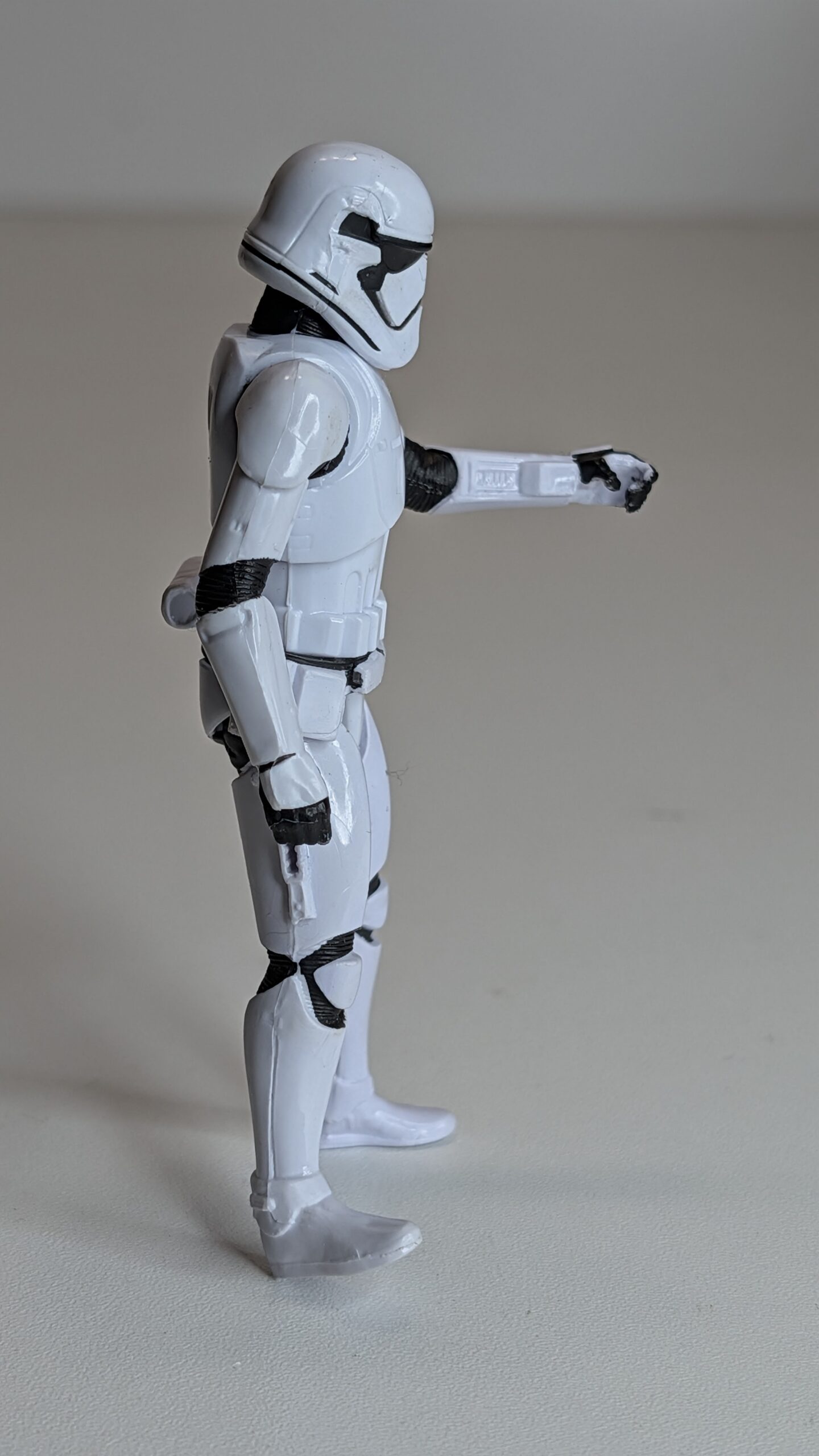 FIGURA DE HASBRO STARWARS FIRST ORDER STORMTROOPER- STARWARS – 19 GRAMAS – #5 USADO - Imagem 4