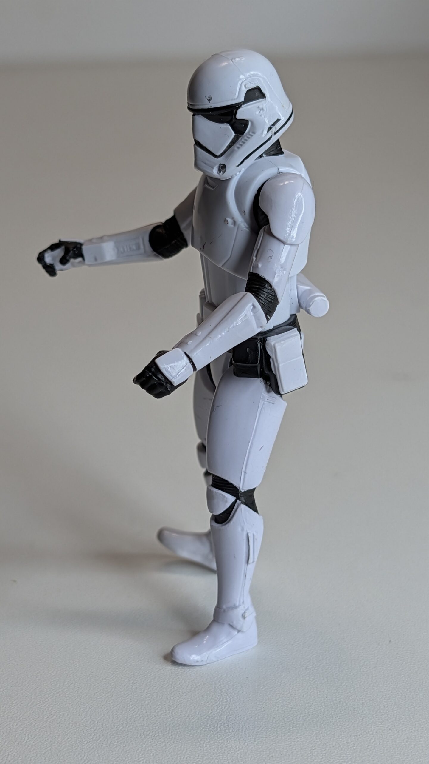 FIGURA DE HASBRO STARWARS FIRST ORDER STORMTROOPER- STARWARS – 19 GRAMAS – #5 USADO - Imagem 5
