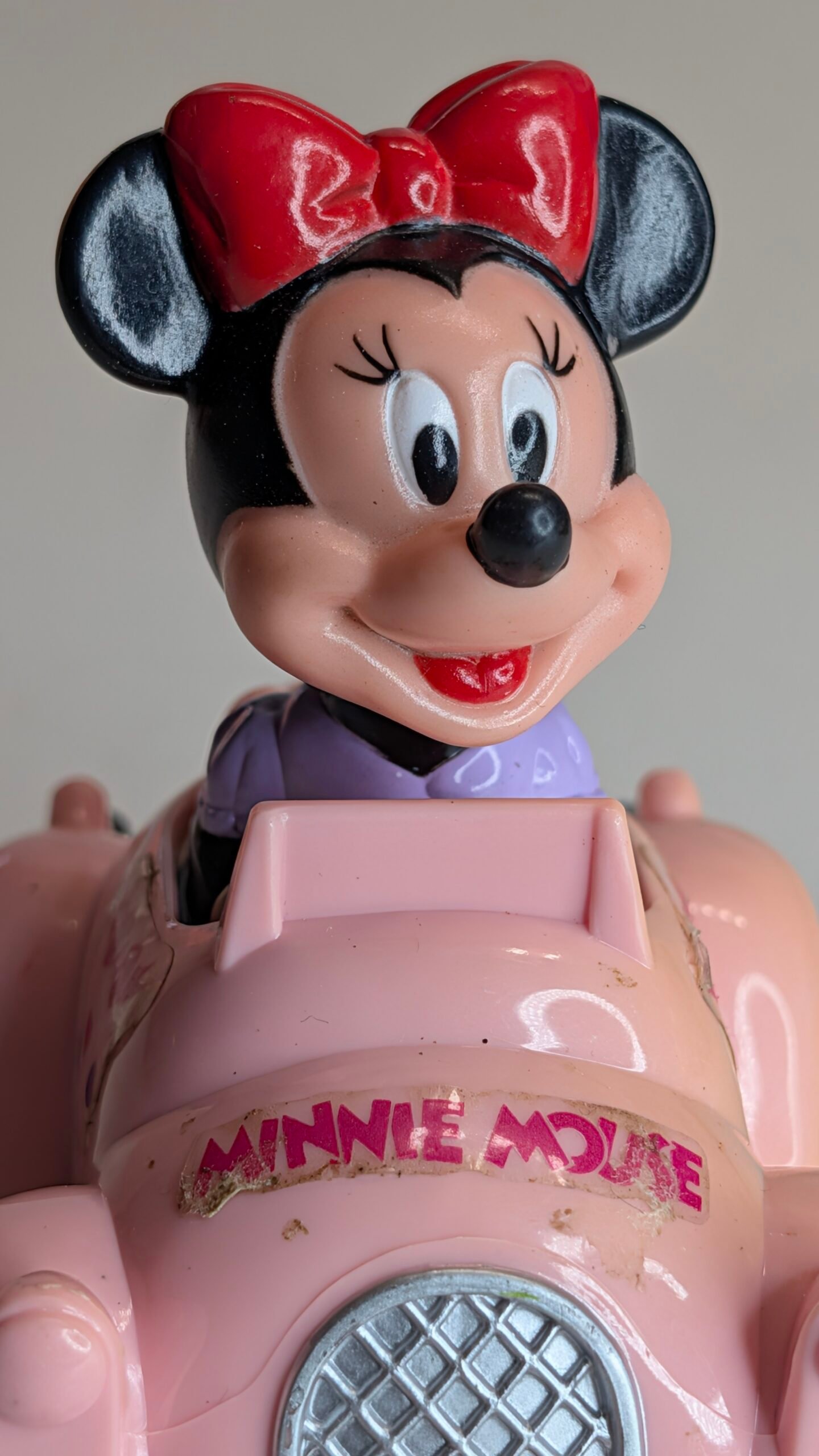 FIGURA DE 1989 MINNIE MOUSE PULLBACK CAR DISNEY – 71 GRAMAS – #5 USADO - Imagem 2