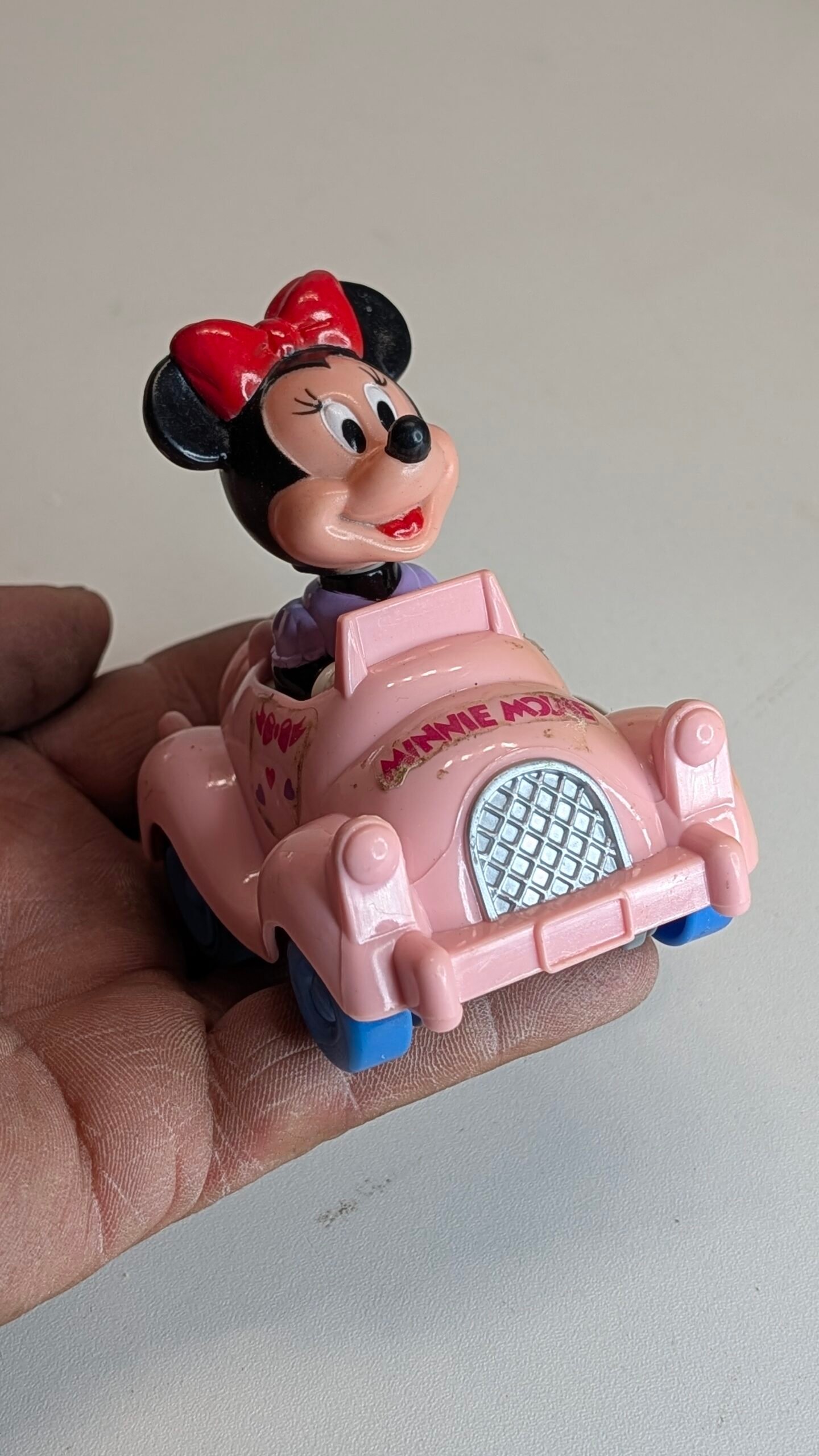 FIGURA DE 1989 MINNIE MOUSE PULLBACK CAR DISNEY – 71 GRAMAS – #5 USADO - Imagem 3
