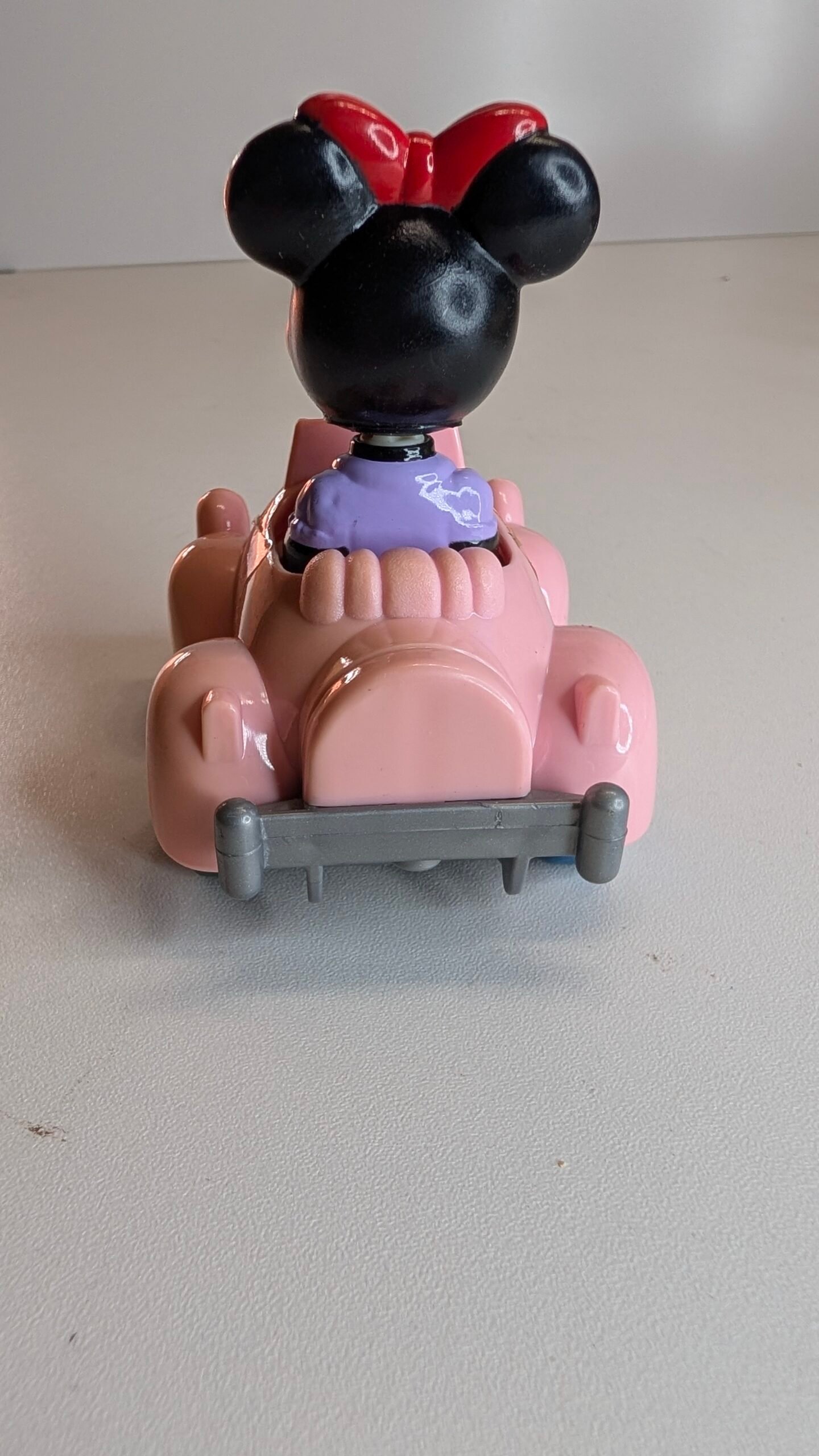 FIGURA DE 1989 MINNIE MOUSE PULLBACK CAR DISNEY – 71 GRAMAS – #5 USADO - Imagem 6