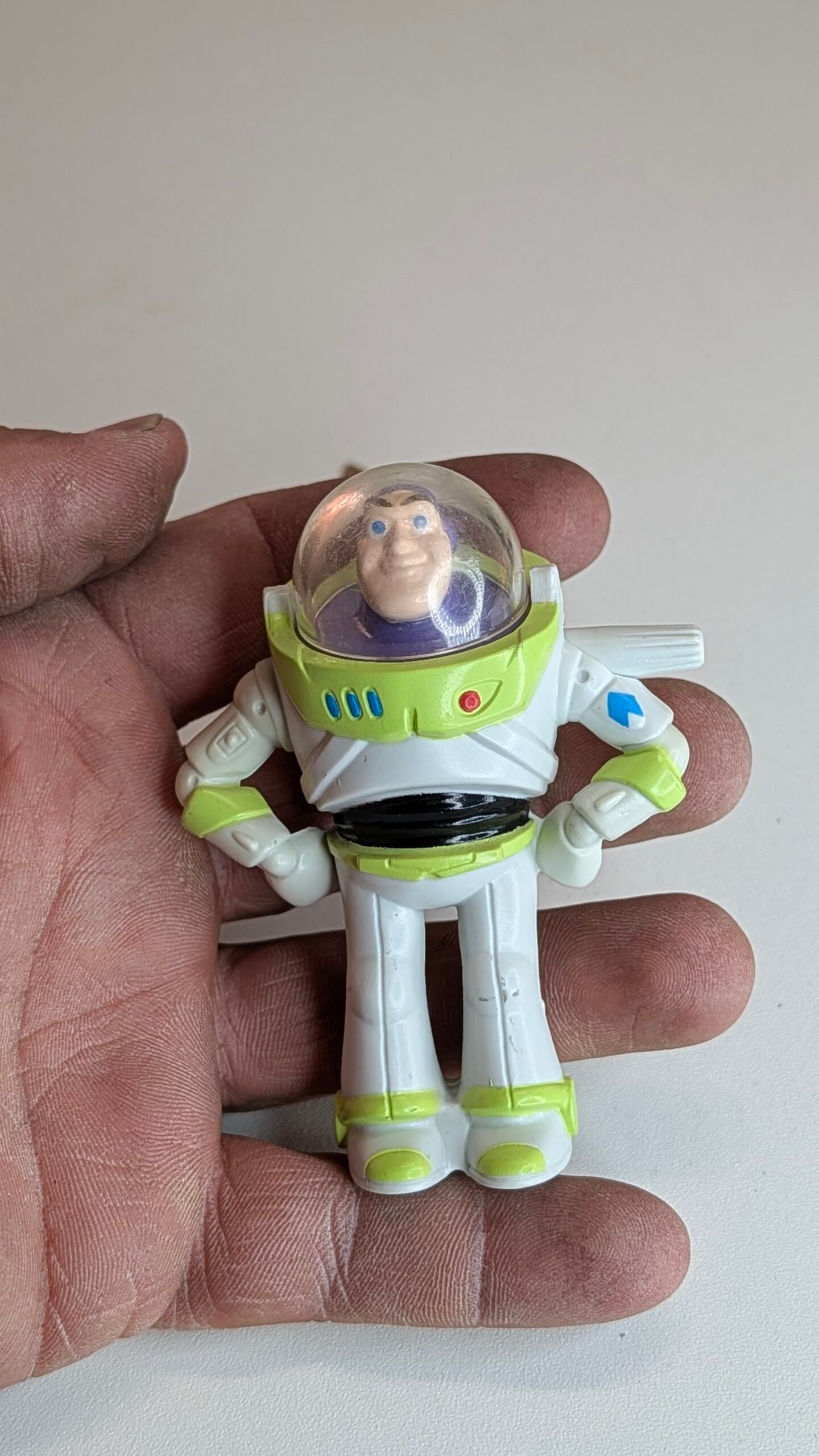 FIGURA DE 1996 BUZZ LIGHTYEAR DISNEY – 32 GRAMAS – #5 USADO - Imagem 3
