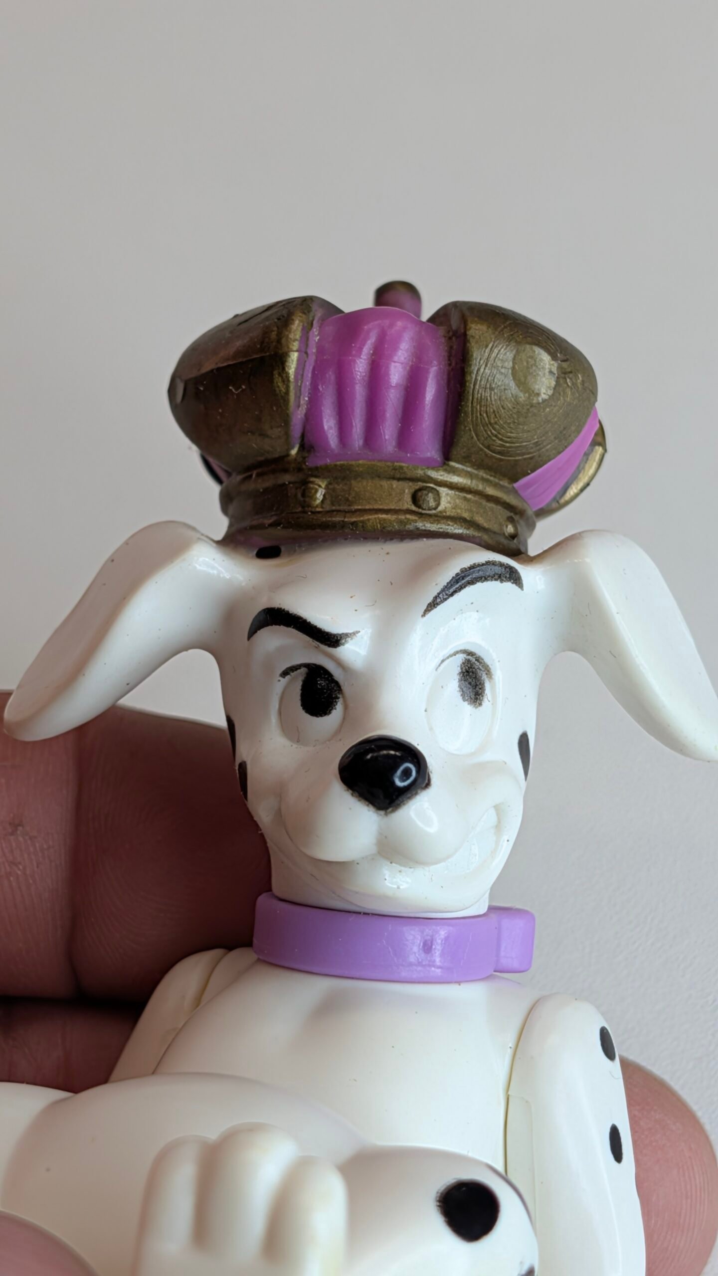 FIGURA DE 101 DALMATIONS DOG WITH CROWN DISNEY MCDONALDS – 40 GRAMAS – #5 USADO - Imagem 2