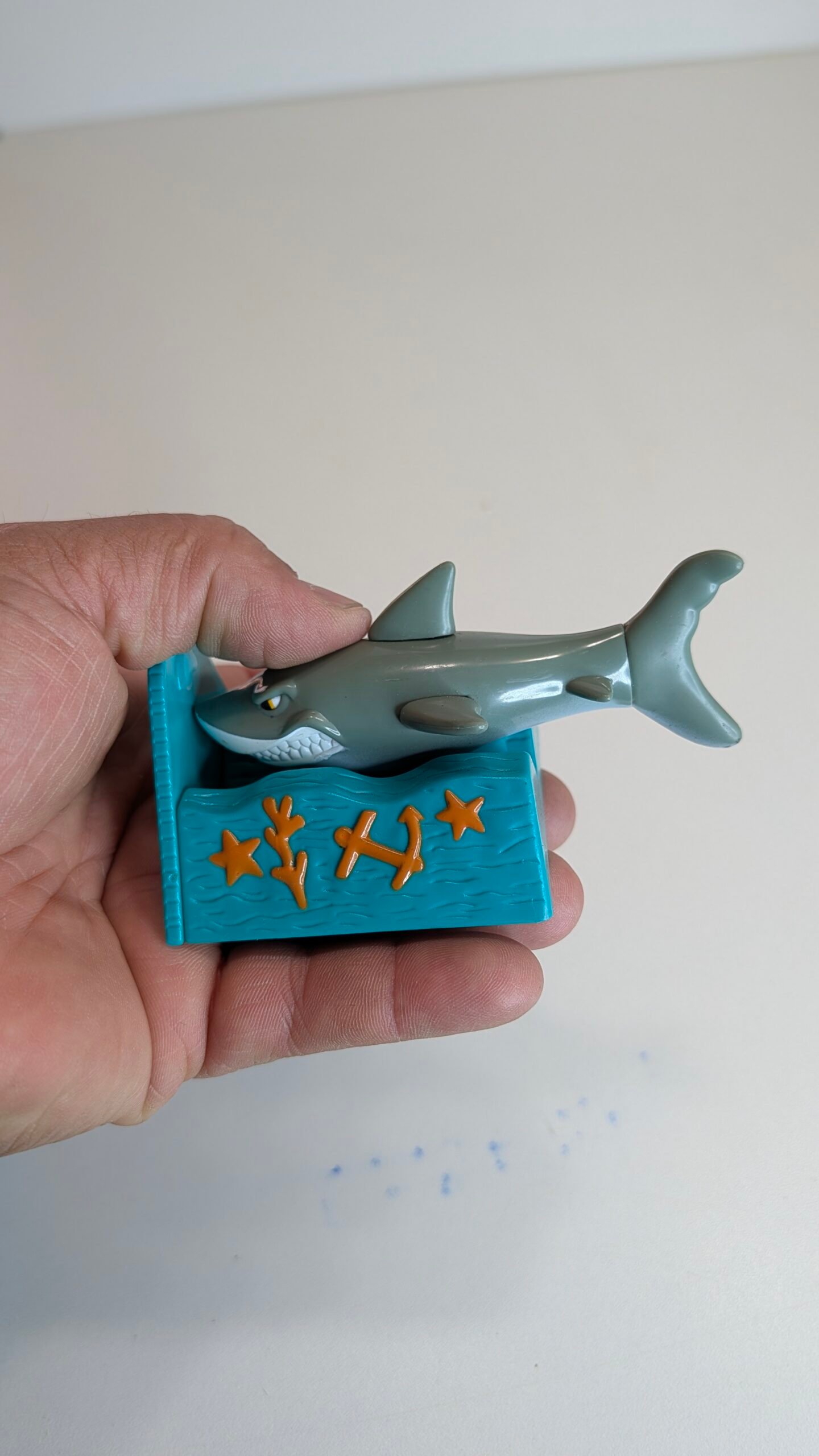 FIGURA DE 1998 GLUT THE SHARK MCDONALDS – 121 GRAMAS – #5 USADO - Imagem 5